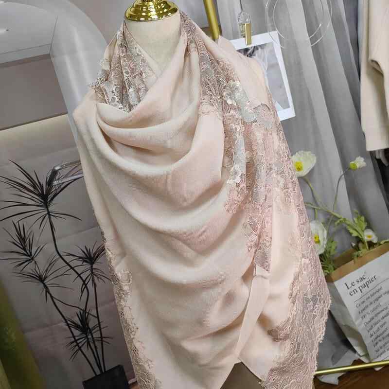 肩かけ レディース えり巻き 袈裟 絨毛 刺しゅう タッセル フリンジ 春 花嫁御寮 華燭の典 瀬戸もの御召しもの 雅びやか 晴れ晴れしい さくら色ベージュ 象牙色 赤 普段使い走り 今めかしい