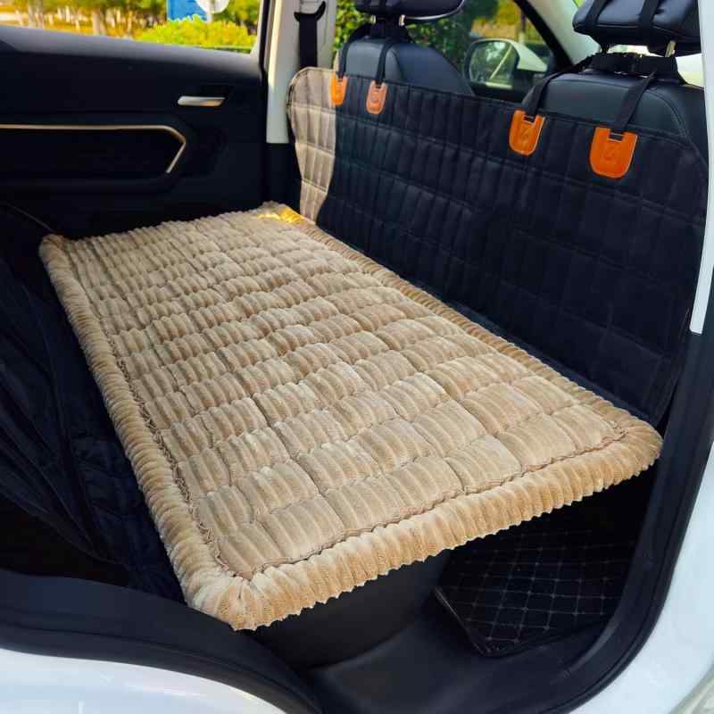 GIIPET ペット用ドライブシート全車種汎用 厚手仕様 犬用 ペットドライブシート 後部座席用 防水&耐摩耗 滑り止め 可視メッシュ窓 飛び出し防止リード付き 4方向展開 折り畳み式 大容量収|GRATIQUE MIEI