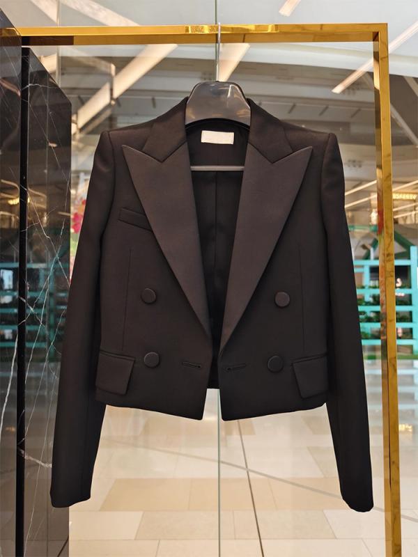 テーラードジャケット レディース アウター ジャケット ショート丈 西服 韓国風 デザイン性 個性的 高級感 上着 羽織り ブラック 黒 春コート 春アウター カジュアル フォーマル オフィス 通勤 通学 お呼ばれ 普段使い おしゃれ 上品｜GRATIQUE MIEI