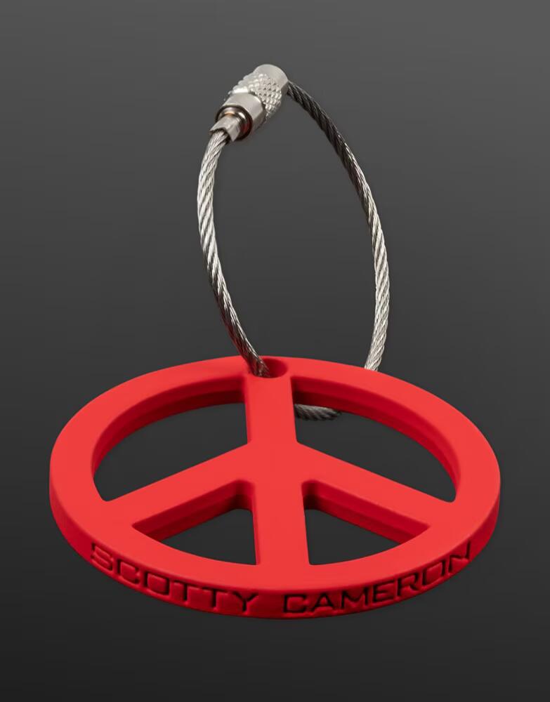 【即納】【対応】スコッティキャメロン ピースサイン キーホルダー レッド SCOTTY CAMERON 2025 RED PEACE SIGN KEY FOB SC010003｜パターアイランド