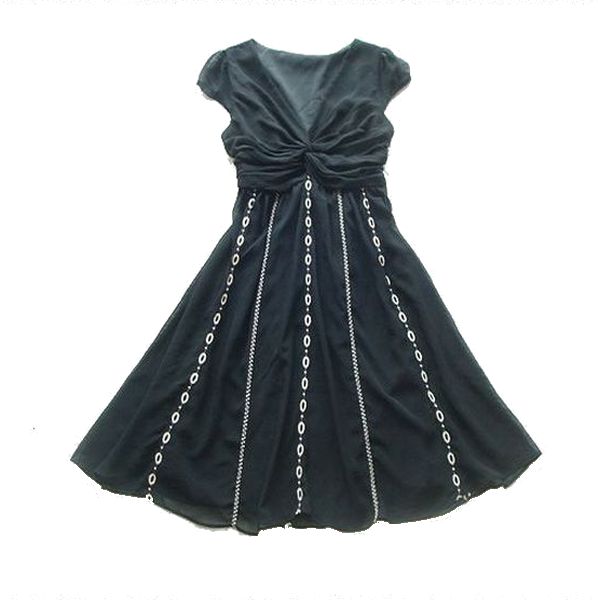 国産 ワンピース 半袖 ワンピース 刺繍 ワンピース シフォン ワンピース 胸元のデザインがとても素敵な刺繍が綺麗なシフォンフレアワンピース ワンピース ブラック フレア ワンピース 黒 ワンピース 夏 Kramersapartment Com