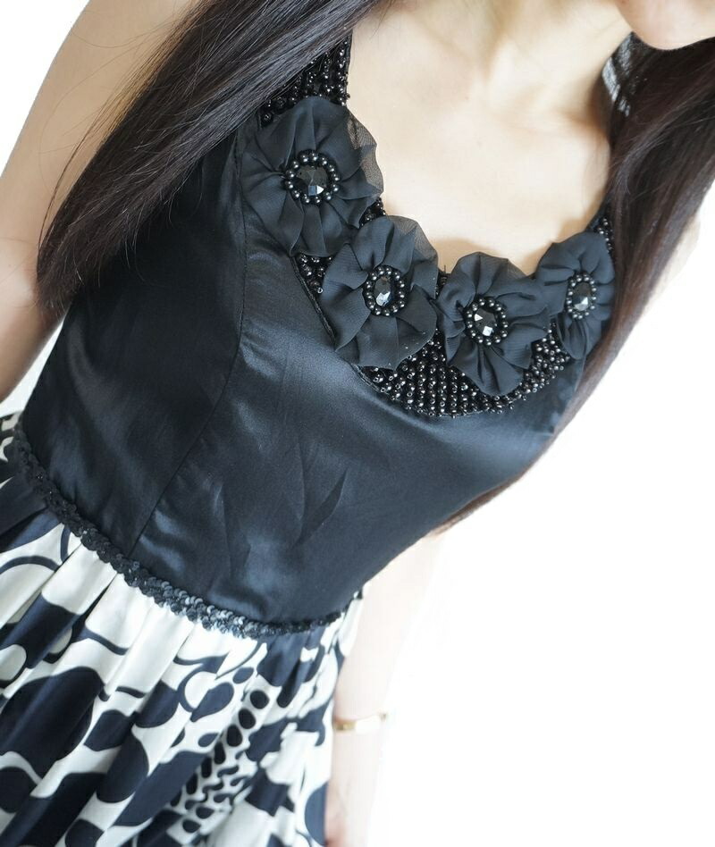 二次会 シルクワンピース 披露宴 結婚式 お食事会 パーティードレス ドレス 発表会 プライダル 白 プリント ワンピース シルク フォーマル お呼ばれ シルクワンピース 胸元ビーズ フラワー プリント ワンピース パーティードレス パーティー Aライン ひざ下 ミモレ丈