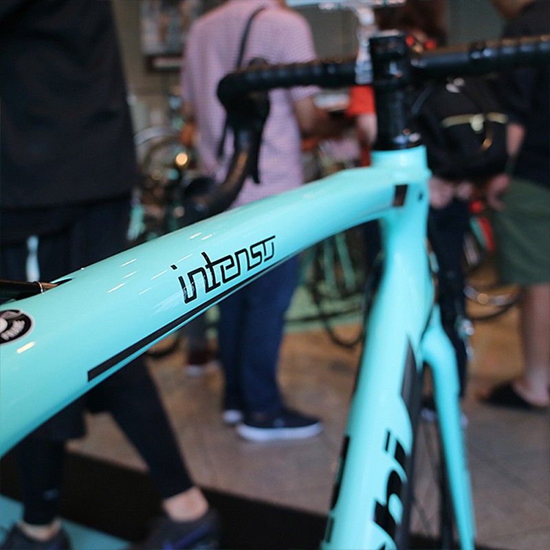 在庫あり Bianchi ビアンキ Bianchi 19年モデル ジオス Intenso105 Mavic インテンソ105 カーボンフレーム ロードバイク ロードレーサー 自転車のqbei 支店 店舗受取送料無料 自転車安全整備士による完全組立 点検整備の完成車 P