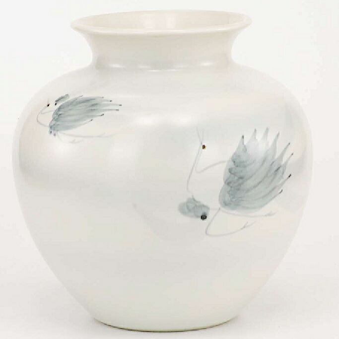日本の伝統工芸品【九谷焼】6号花瓶　吹墨鶴