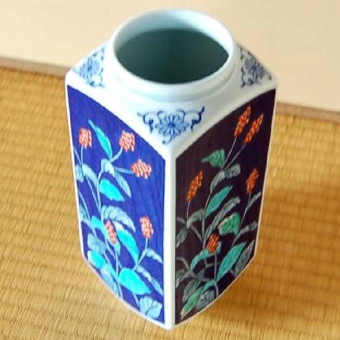 有田焼 濃草花 角花瓶（木箱入）