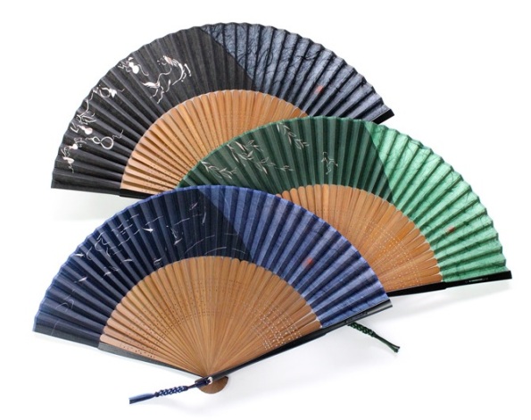 紳士用扇子 新喜多野 扇子袋セット 流水メダカ (青) 桐箱入り|七to八-Seven to eight-