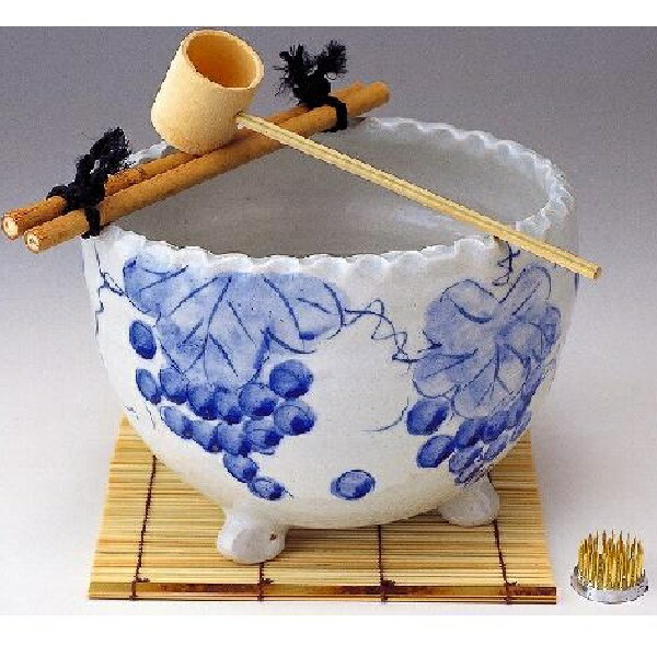 信楽焼 花器・つくばい 足付ぶどう絵○ 属する品:ひしゃく・乗り合い船・剣山 ※ す静止は付いておりません。 花瓶-インテリア小物・置物
