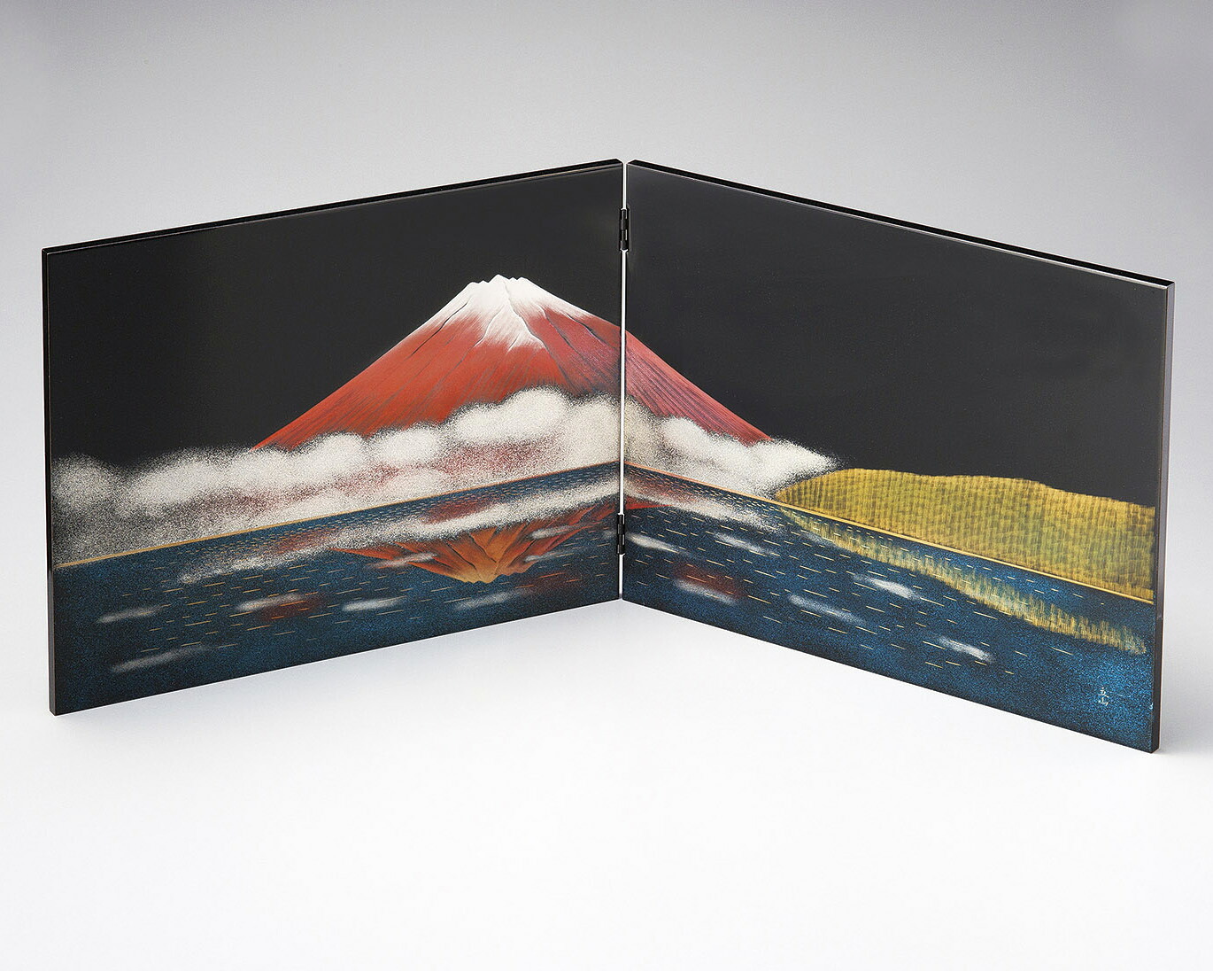 木製越前塗　立山彫富士山　二枚屏風　黒