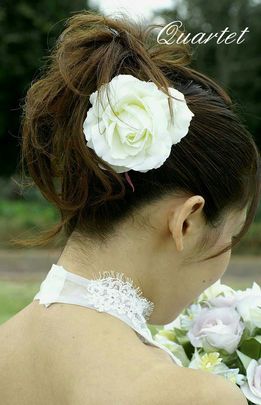 楽天市場 大輪の白バラ髪飾り コサージュにも ヘアアクセサリー 結婚式 入学式 ウェディングのあとりえquartet