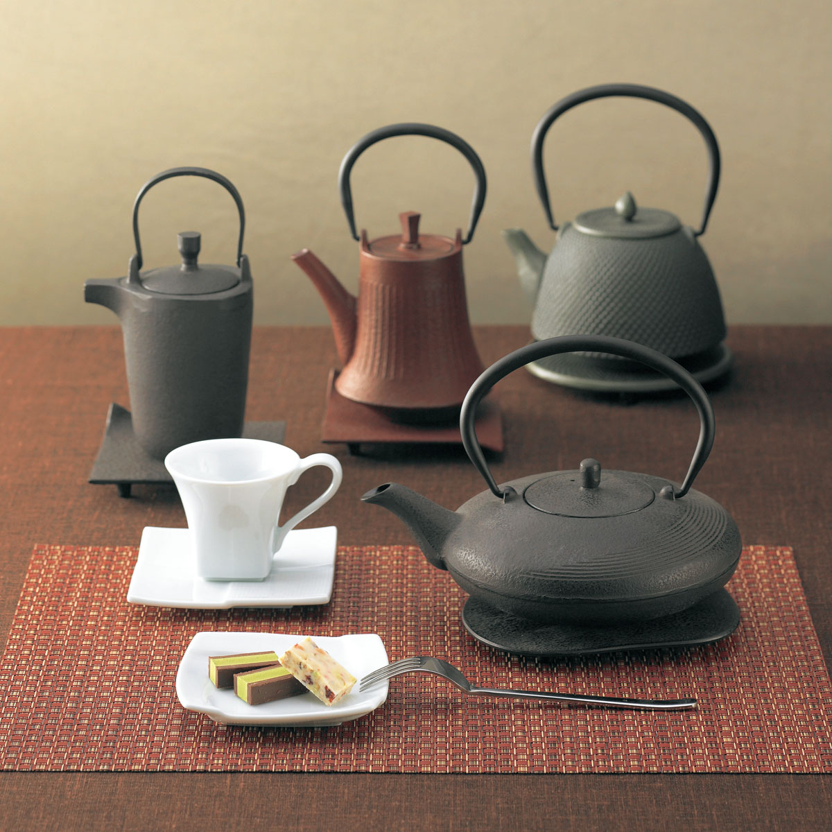 取り寄せ商品】南部鉄びん NANBU TETSUBIN 急須 月 2色 NT0306【南部鉄