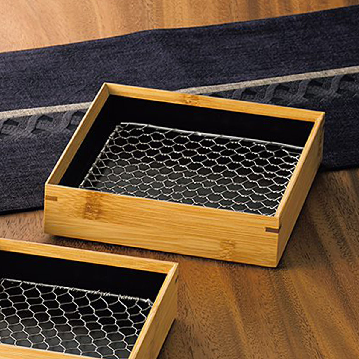 【取り寄せ商品】 用美 YOUBI 竹・天ぷら盛皿（ステンレス目皿付） 正角4寸　内黒　18262 【うどん そば 竹かご 天ぷら とんかつ 懐石 和食器 おもてなし 和食 料亭 割烹 】