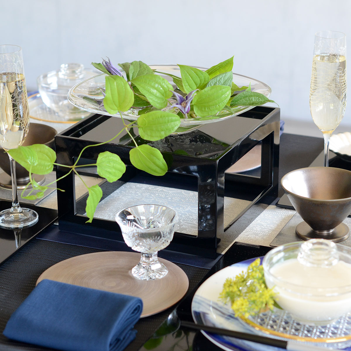 爆安プライス 楽天市場 ニ入子膳 黒 折敷 漆器 日本製 和食器 おしゃれ 和モダン お膳 お正月 テーブルコーディネート 盆 台 敷台 節句 食器 雑貨 ファッションqueenann 偉大な Harleydavidsontoluca Com