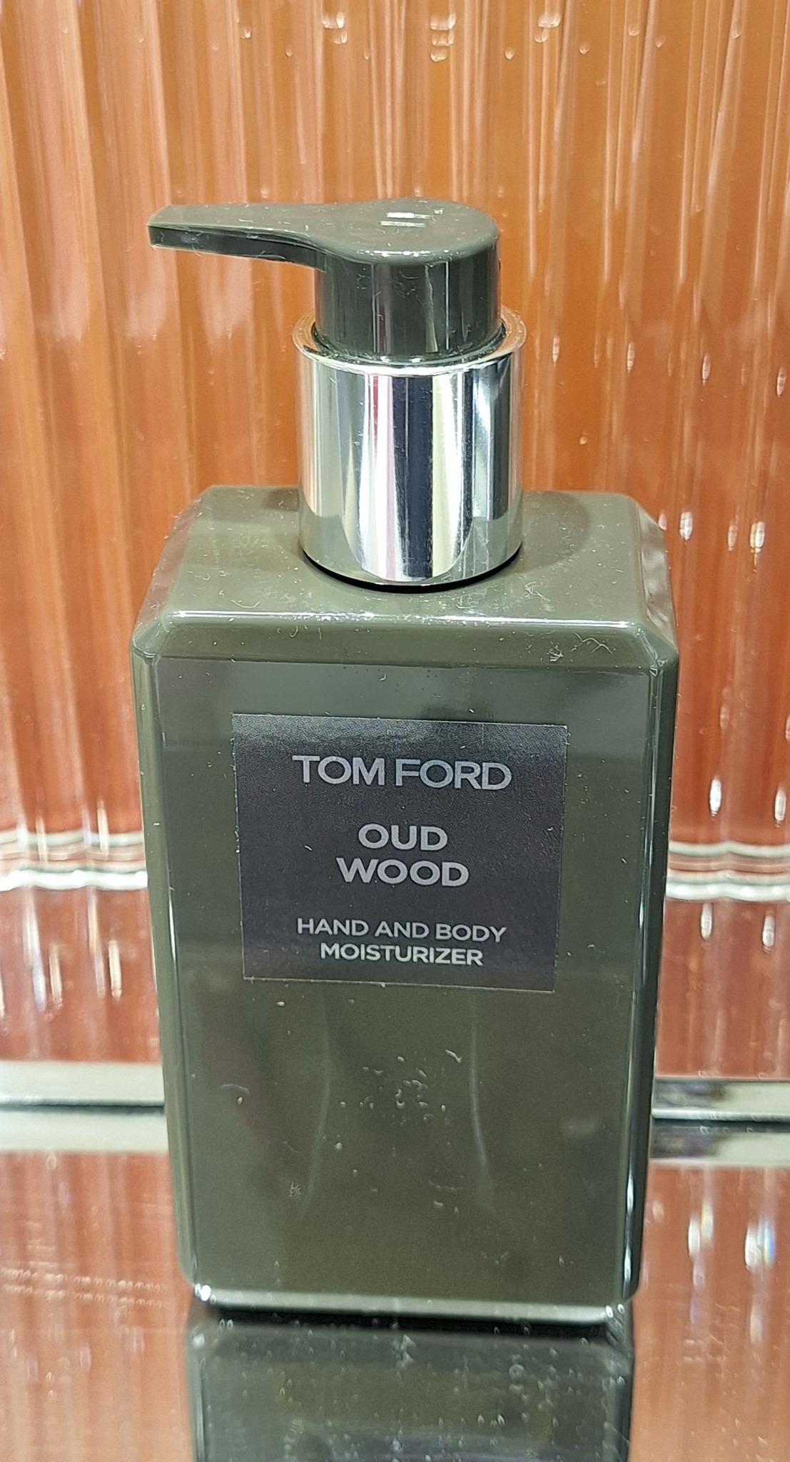 トムフォード　ウードウッド　ボディクリーム Amazon | トムフォード ウード ウッド 150ml ボディ モイスチャ