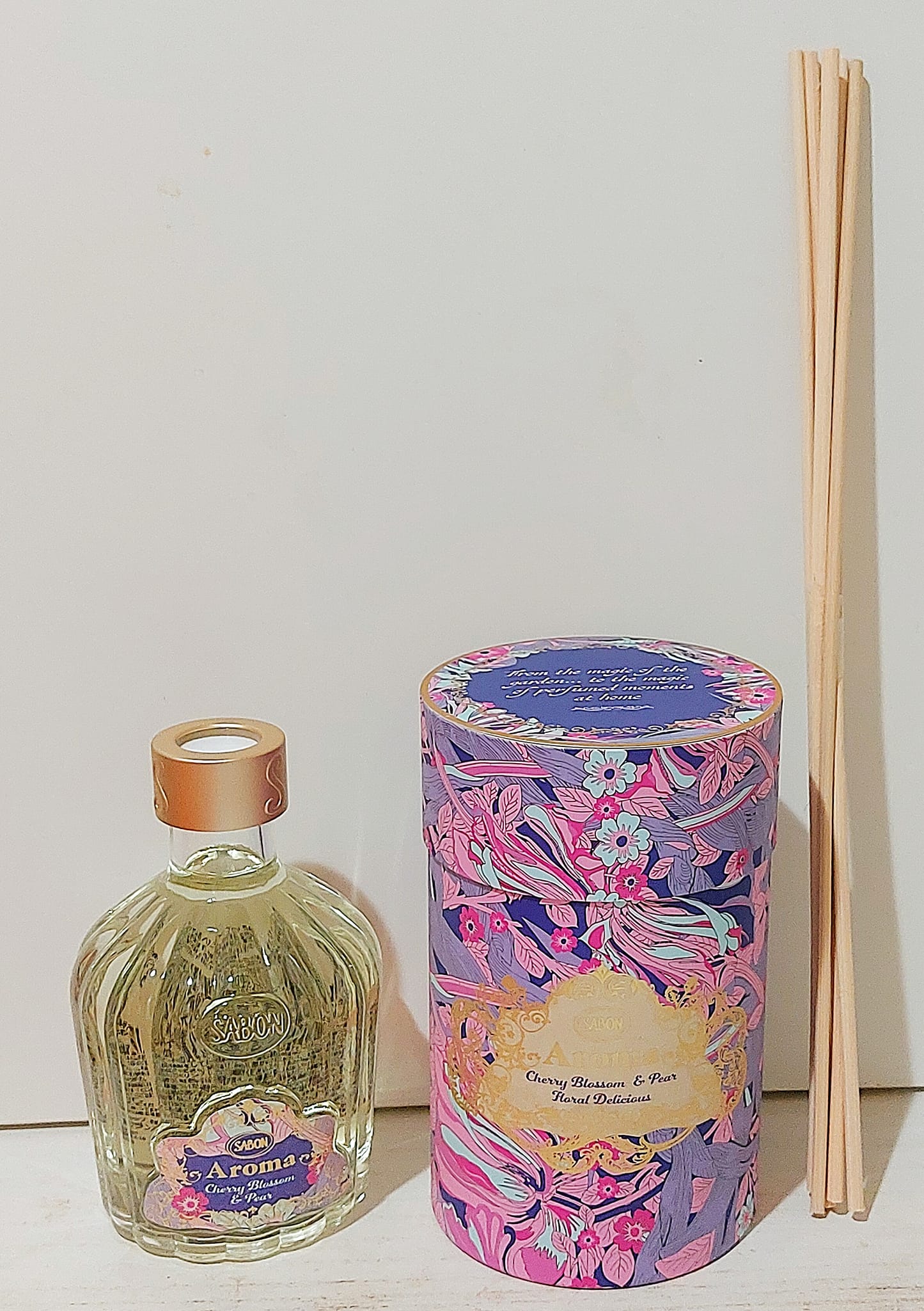 SABON イスラエル発 サボン ルームフレグランス チェリーブロッサム&ペアー アロマ ディフューザー スティック 付 バレンタイン ギフト プレゼントに 祝い