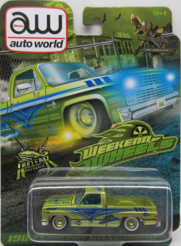 シボレー サバーバン ミニカー シルバー 1/64 61clXNFmq6L._UF350,350_QL80_.jpg