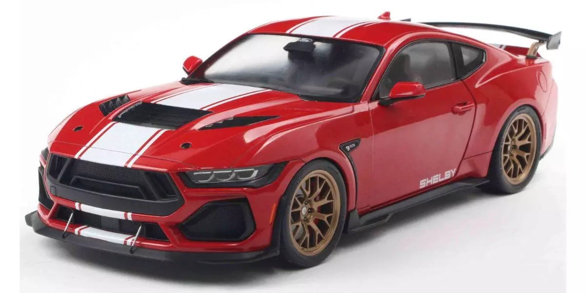 301-043 ソリド 1/18 フォード SHELBY MUSTANG 1/18 ソリド Solido Ford Shelby Mustang Super Snake Red フォード