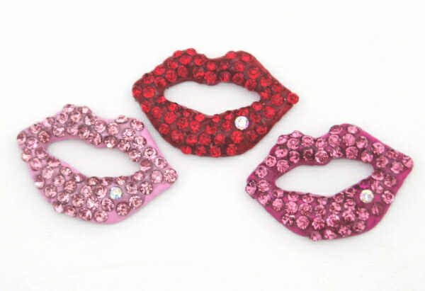 楽天市場 5個セット メール便送料無料ストーン取れありアウトレット デコレーションパーツ キラキラくちびる ピンク レッド ビビットピンク キラキラの ラインストーンを一面に散りばめた スマホ 携帯 デコパーツ リップデザイン デコ素材 在庫処分 激安輸入雑貨