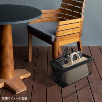 荷物置き台 スタンド メッシュ 折りたたみ 椅子の下 机の下 床 カゴ 安い 低い スリム コンパクト トイレ カバン入れ リュック 鞄 ケース おしゃれ 籠 棚 収納ボックス ハンモック ラック 小型 オフィス 会社 職場 店舗 玄関 診察室 バスケット 浅型 イス 飲食店 ブラック 黒