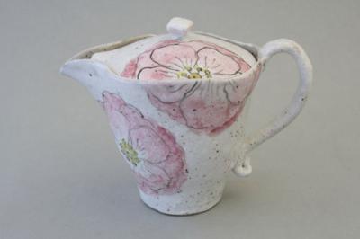 日本製 粉引輪花・紅 ポット急須（金網茶こし付） 陶器 花柄 レトロ レディース 上品 北欧 和モダン お花 女の子 かわいい 国産