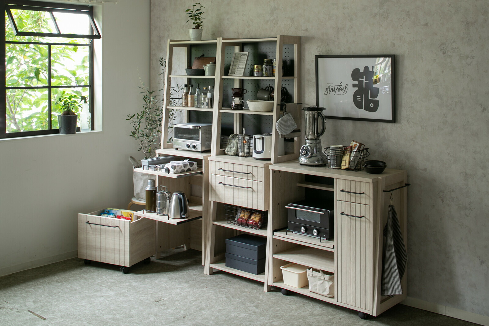 オープニング大放出セール フレンチ カントリー 台所収納 清潔感 オシャレ Lily ナチュラル キッチンラック 食器棚 キッチン収納 レンジ台 木製 木目 キッチンボード 引出し キッチン収納棚 飾り棚 ディスプレイラック 見せる収納 食器 調味料収納 北欧 おしゃれ