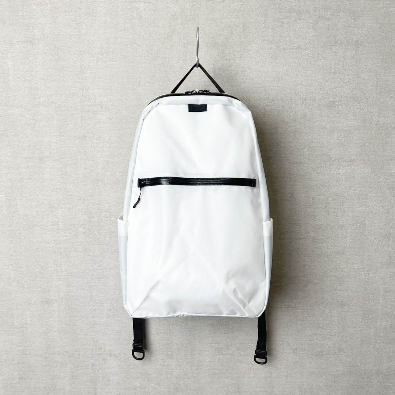 【dou-349】bagjack 18L SLW DAYPACK 御徒面子手玉 18? 軽さ デイパック うしろ側容器に並べる