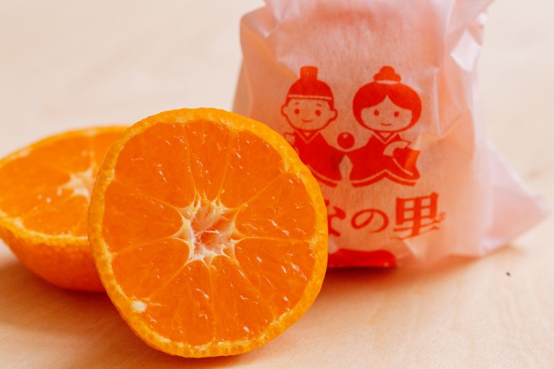 愛媛県真穴みかん【ひなの里】<br>愛媛の越冬完熟みかん<br>約１ｋｇギフト箱１５～１８個入り<br>【発送期間】１月下旬～２月中旬