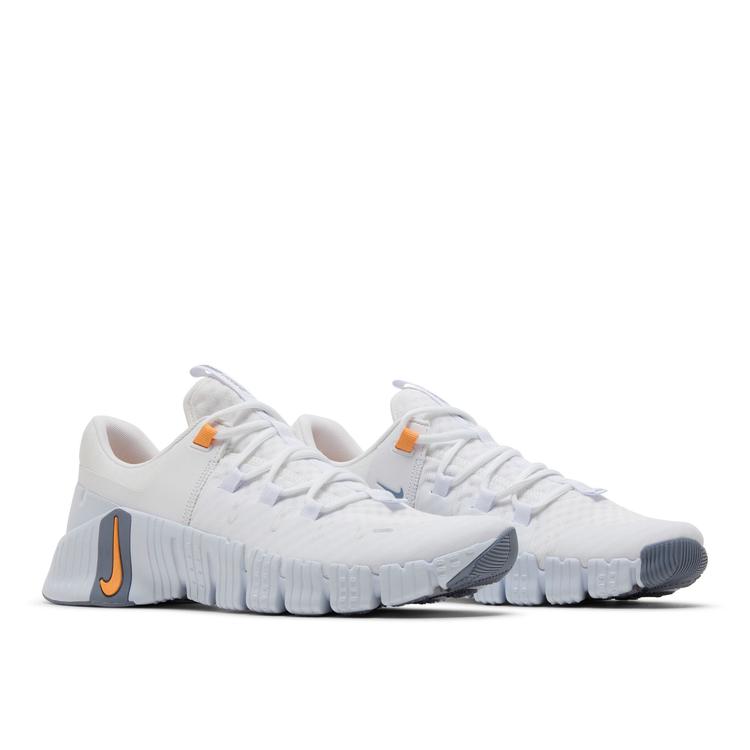 【海外限定 お取り寄せ商品】NIKE FREE METCON 5 WHITE FOOTBALL GREY ナイキ フリー メトコン 5 ホワイト フットボールグレー DV3949-102 メンズ レディース 人気 おしゃれ｜RAISE