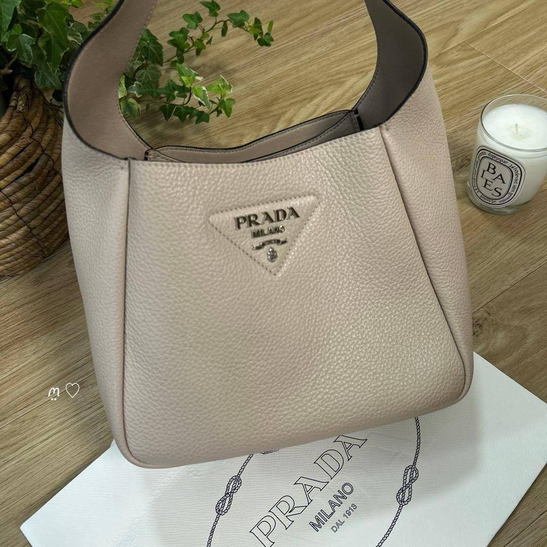 【中古】プラダ PRADA フルーミディアムレザーハンドバッグ ヴィッテロダイノ サクラ色ベージュ 1BC127