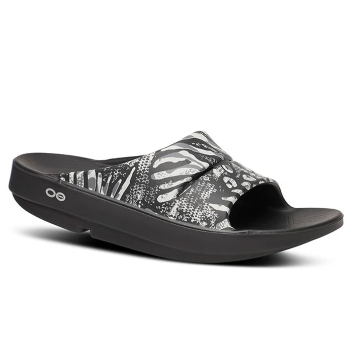 ホワイトマウンテニアリング　ウーフォス　サンダル　別注　リカバリーサンダル White Mountaineering WM x OOFOS SANDAL | Brownfloor clothing