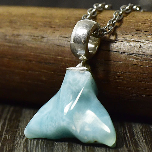 ラリマー　高品質　s925シルバー ペンダントトップ　ドミニカ共和国産 楽天市場】【一点物】ドミニカ共和国産 ラリマー クジラの尾