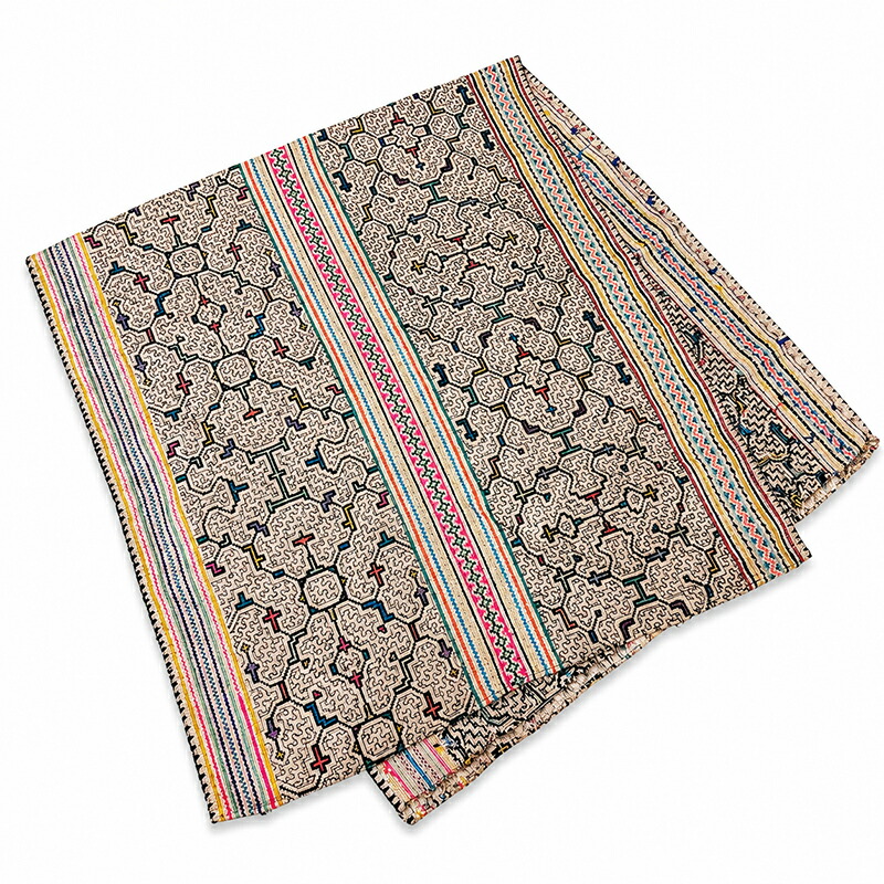 【一点物】ペルー共和国 シピボ族 刺しゅう布 幅：６５ｃｍ×縦：１４６ｃｍ 重さ：３９３ｇ【貨物輸送無料】