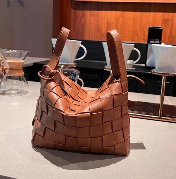 美品　アニエスベー　ソフィ　ハンドバッグ2way レザー　ショルダー　紺 赤 sophie 2wayミニトートバッグ （IS11H－06