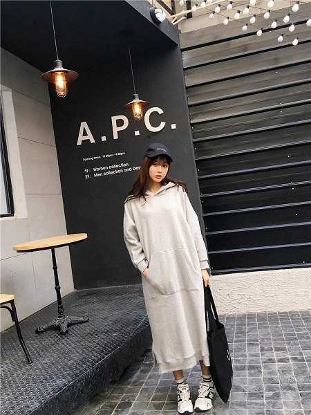 ナチュラルな風合い 秋 冬 裏毛 厚手 ゆったりする ロングセクション フード付き パーカー
