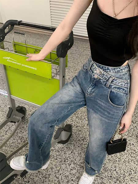ブームが巻き起こる デニム パンツ ゆったりする スラントボタン ストレートレッグパンツ