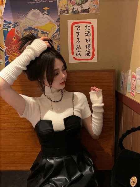 タートルネック ティーシャツ トップス +艶っぽい ベアいの一番 なめし革スコート 衣裳