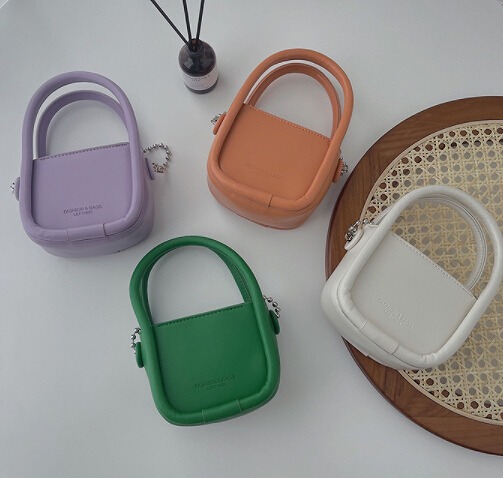高級感　ショルダーバッグ　ハンドバッグ　鞄　ポシェット　レトロ　pu　お出かけ