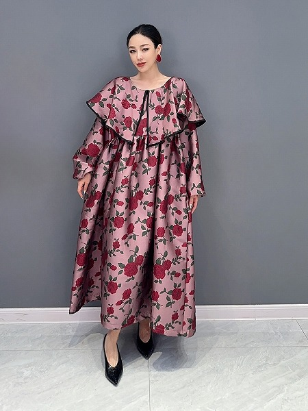 おしゃれなワンピース　花柄ワンピース　レーディスファション洋服　人気ワンピース
