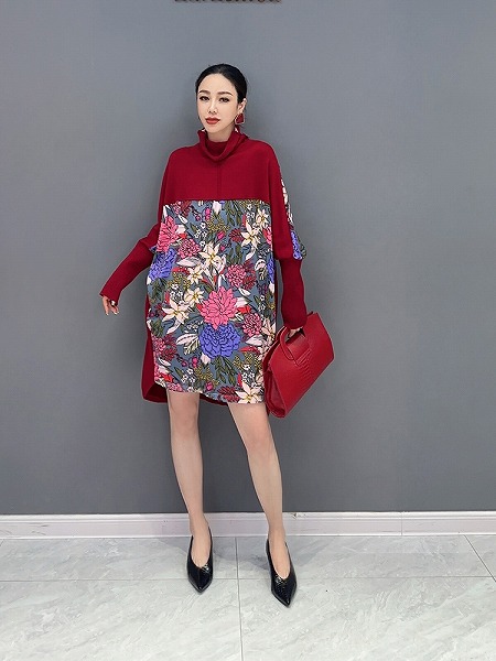 ニットトップス　ハイネックチュニックワンピース　レーディスファション洋服