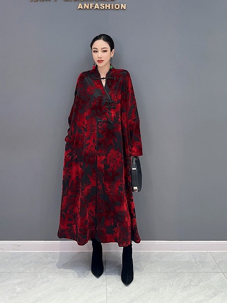 レーディスファション洋服　オシャレワンピース　ゆったりサイズワンピース