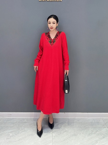 Vネックのおしゃれレースワンピース　レーディスファション洋服　人気ワンピース｜ドレミファソラ・ねこ 13,976円