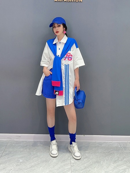 カジュアルトップス　ファションシャツ　　レーディスファション商品　人気トップス