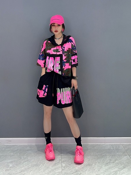 フード付き上着とショートパンツ2点セット　レーディスファション商品　人気セットアップ