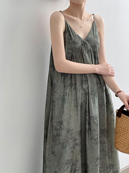 夏ワンピース　ゆったりストラップVネックワンピース　レーディスファション商品｜ドレミファソラ・ねこ