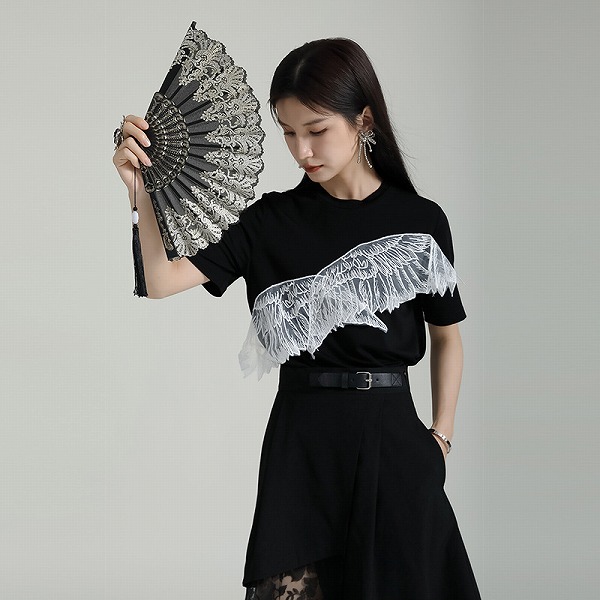 刺繍半袖Tシャツ　クルーネック　レーディスファション商品　カジュアルトップス