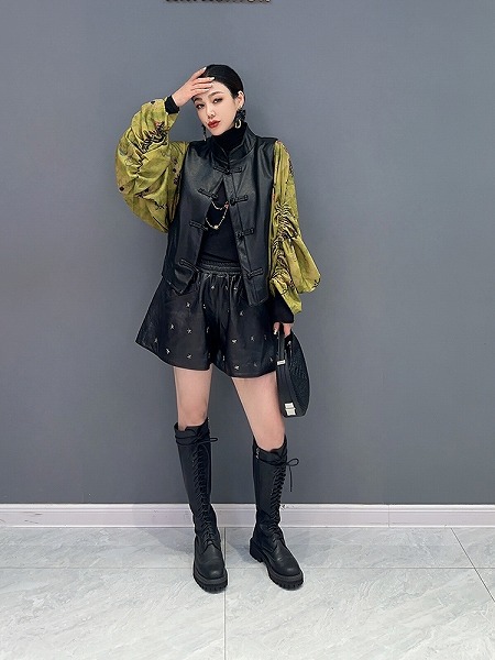 個性的トップス　PU皮コート　レーディスファション洋服　人気商品　オシャレ