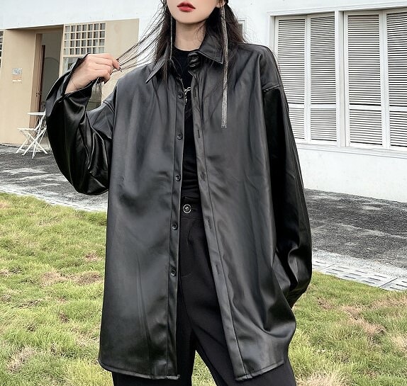 フェイクレザーブラウスシャツトップスカットソー長袖黒黒いこと無地分かりやすい馬鹿でかいサイズビッグジャケット