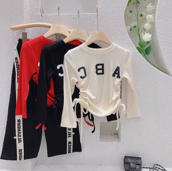 秋冬新作 心地好い タイツ トップス 韓国小わっぱ服 ティーシャツ 長袖 キッズ服 3色 100-130コマーシャル