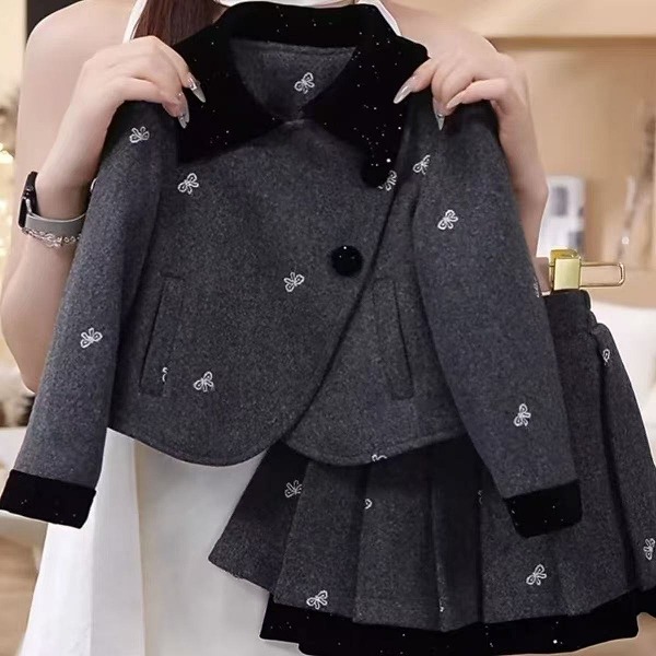 新品★赤ちゃん服 厚地の外套+スコート セットアップ★90糎～150糎