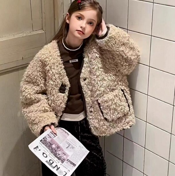 新登場　キッズ服　トップス コート　90-130CM