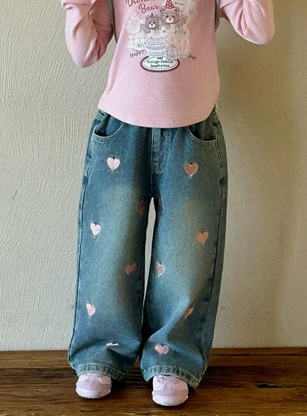 キッズ服　BLG 韓国風　ボトムス　ハ-ト刺繍　デニムズボン　ジーンズ　90－140CM